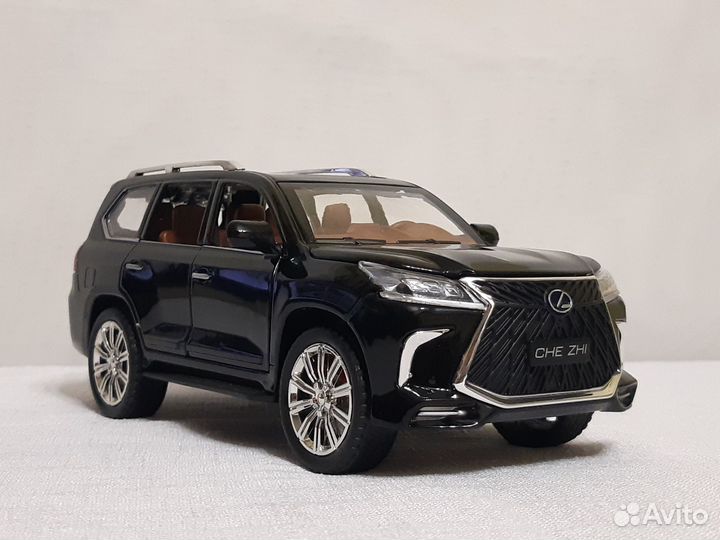 Коллекционная модель внедорожника Lexus LX 570