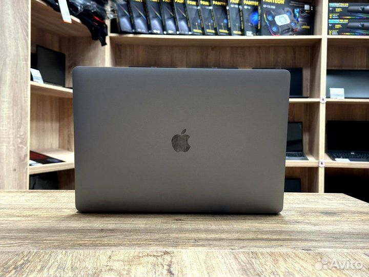 Apple Macbook PRO 15 2017 core I7