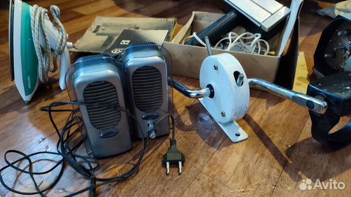 Колонки, осветитель, утюг, велотренажёр