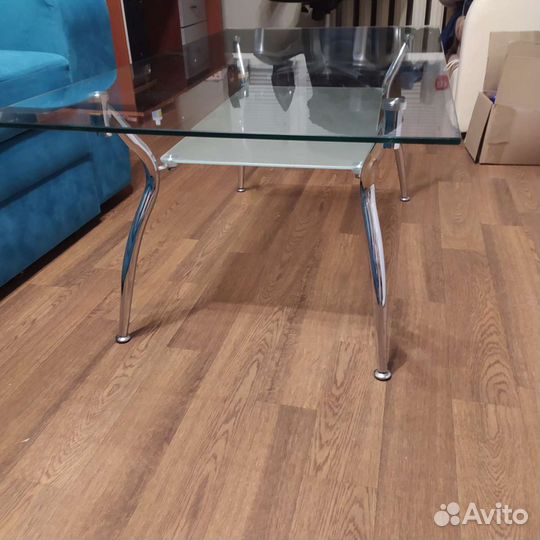 Стол стеклянный