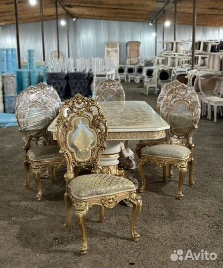 Кухонный стол и стулья