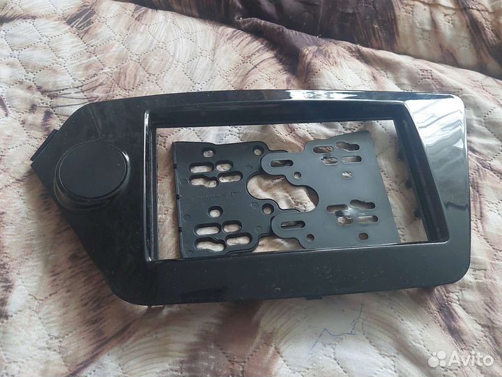 Рамка для магнитолы Киа Рио