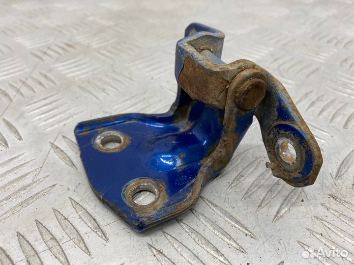 Б/У петля двери задний правый Mazda Demio DW5W B5