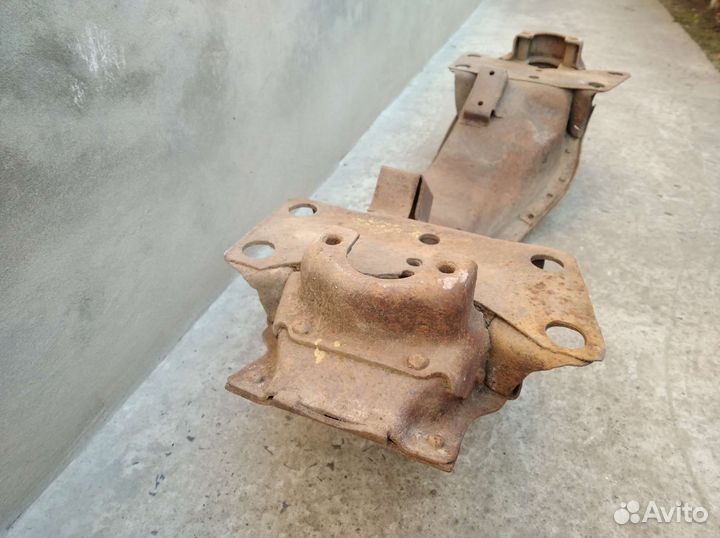 Передняя балка газ 21