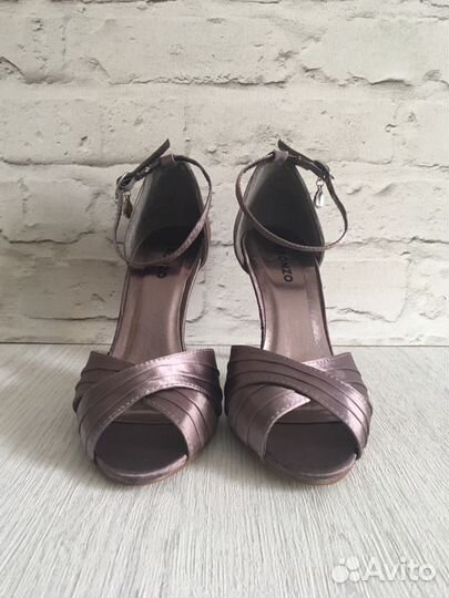 Новые атласные босоножки 37 размер