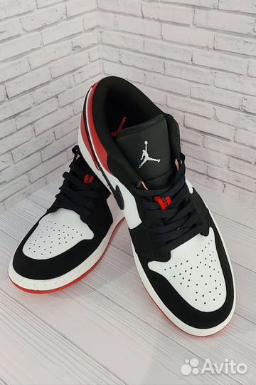 Кроссовки Nike Air Jordan 1 Low Black Toe Lux