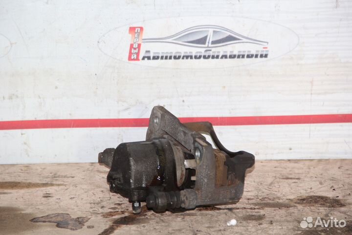 Суппорт перед лево c Honda Stepwgn RG1 K20A