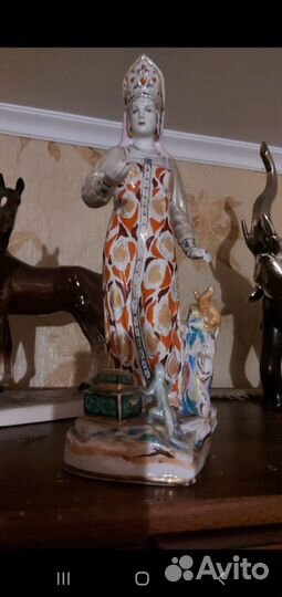 Статуэтка фарфор