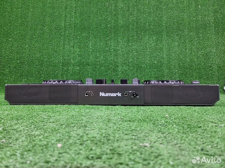 DJ-контроллер Numark Mixstream Pro GO