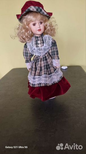 Кукла фарфоровая коллекционная