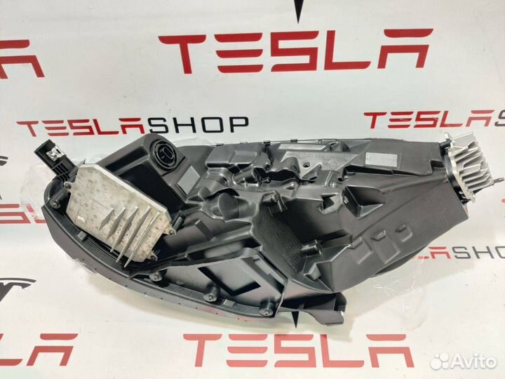 Фара правая Tesla Model 3 (2017 - 2024)