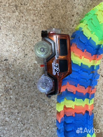 Гибкий трек с машинкой