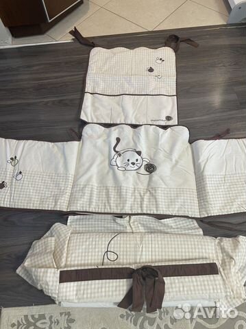 Комплект бортиков в кроватку, покрывало, кармашки