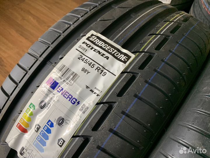 Bridgestone Potenza S001 245/45 R19 и 275/40 R19