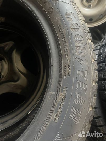 Goodyear UltraGrip Performance Gen-1 215/55 R16