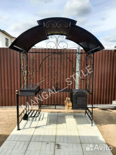 Мангал с крышей