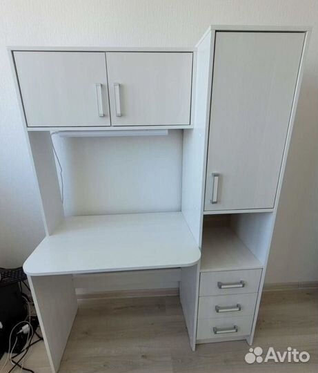 Письменный стол