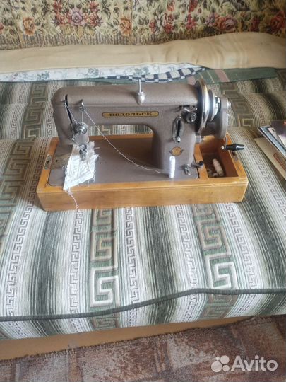 Швейная машина Чайка 143