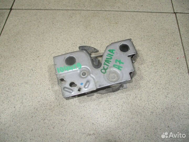 Замок капота Skoda Octavia 3 (5E)