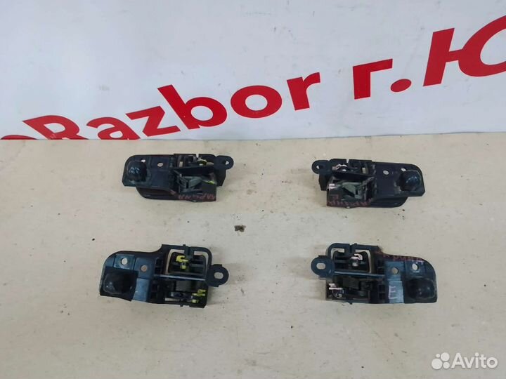 Внутренние ручки открывания дверей carina E