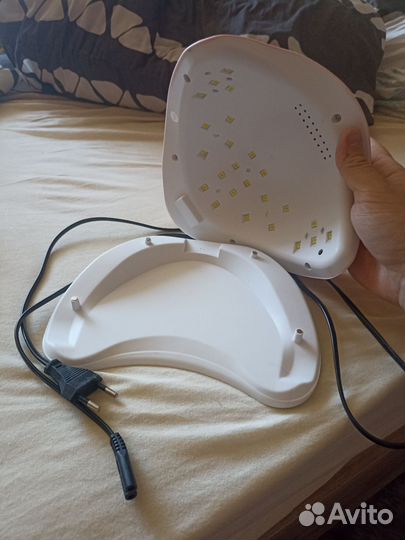 Лампа, пылесос, машинка для маникюра и педикюра