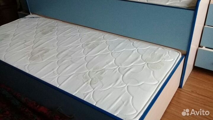 Кровать двухярусная выдвижная со шкафами