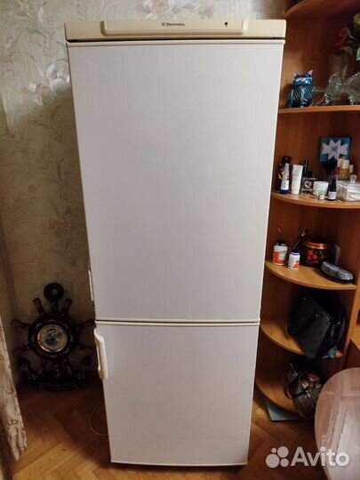 Холодильник Electrolux Erb 3198