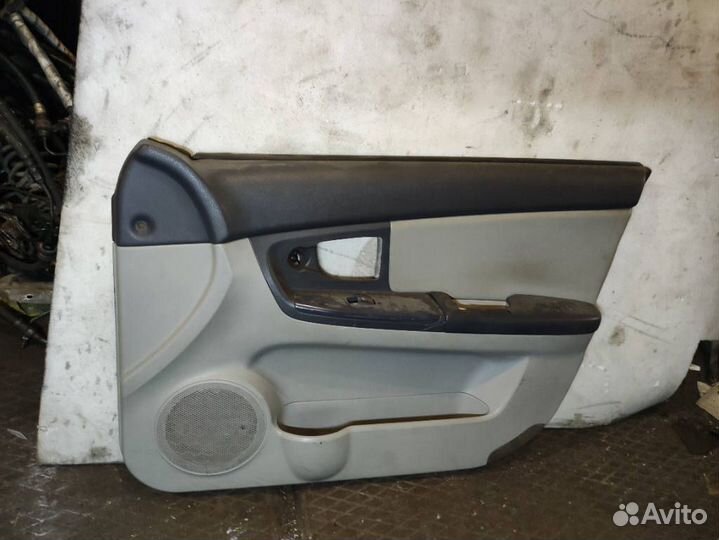 Обшивка передней правой двери Kia Cerato 1