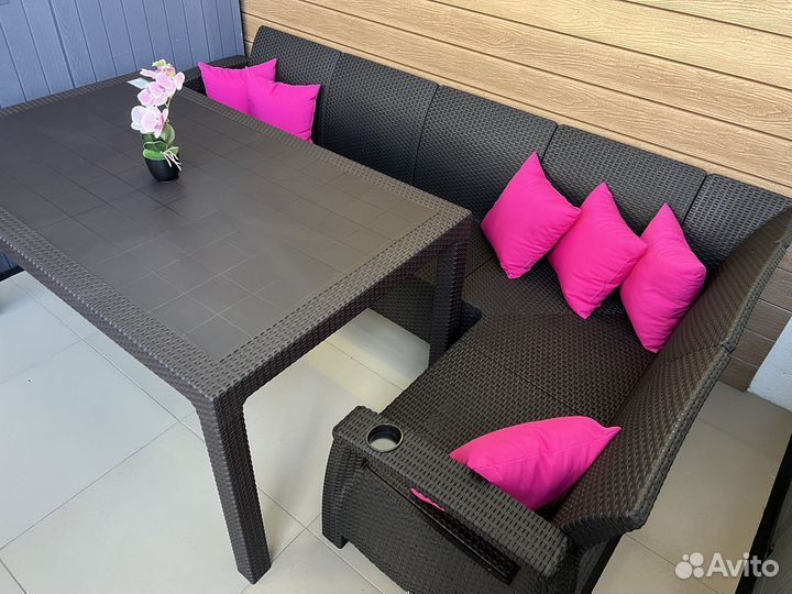 Садовая мебель, угловой диван и обеденный стол