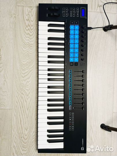 Midi клавиатура novation launchkey 49