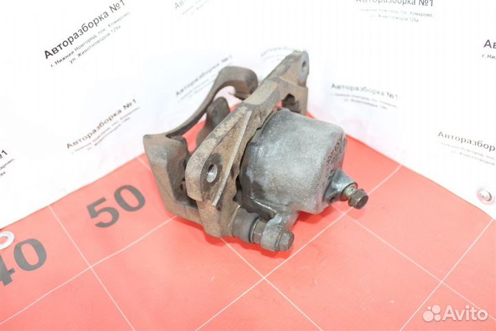 Суппорт тормозной передний левый Toyota Rav4 20