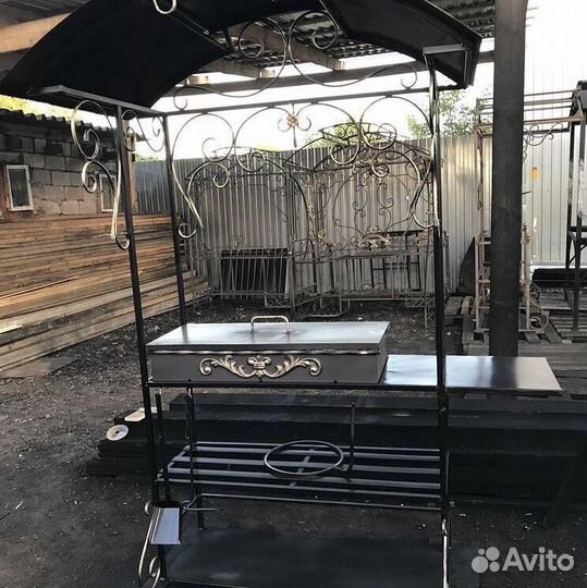 Мангал с крышеи