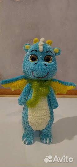 Вязаная плюшевая игрушка дракон