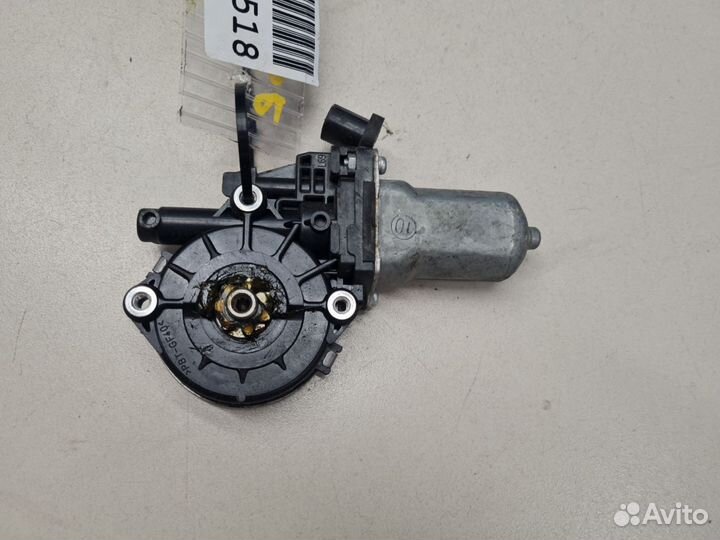 Моторчик стеклоподъёмника задний правый Toyota Hil