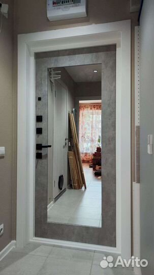 Дверь входная металлическая с зеркалом и без