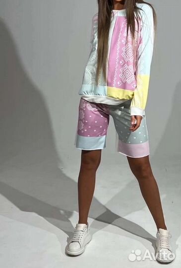 Бомбовый спортивный костюм