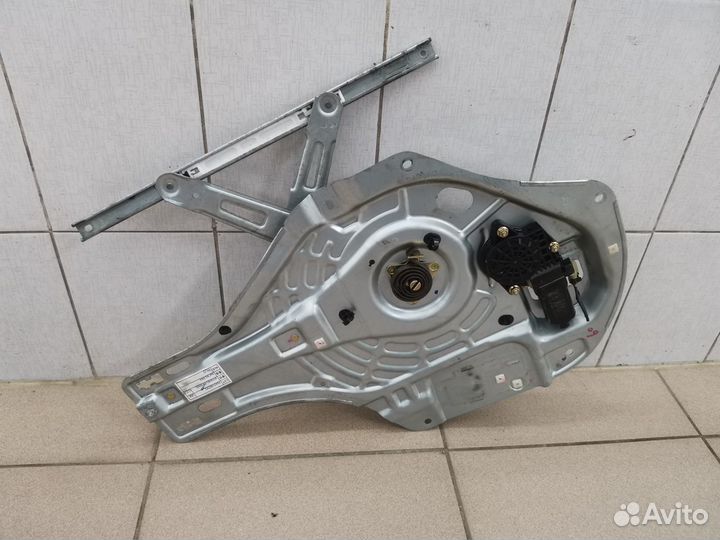 Стекоподъемник передний правый Hyundai Tucson 1