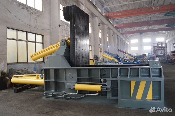 Пакетировочный пресс для переработки металлолома