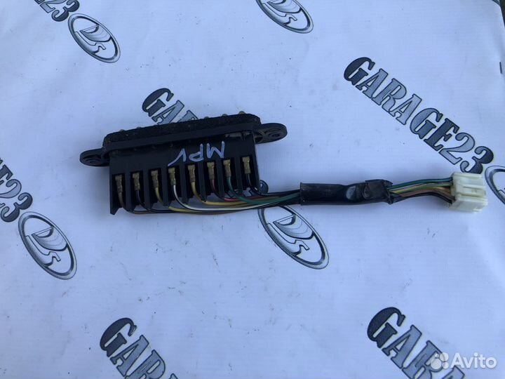 Доводчик дверей задний Mazda mpv