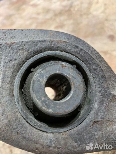 Рычаг подвески передний правый Volkswagen Touareg