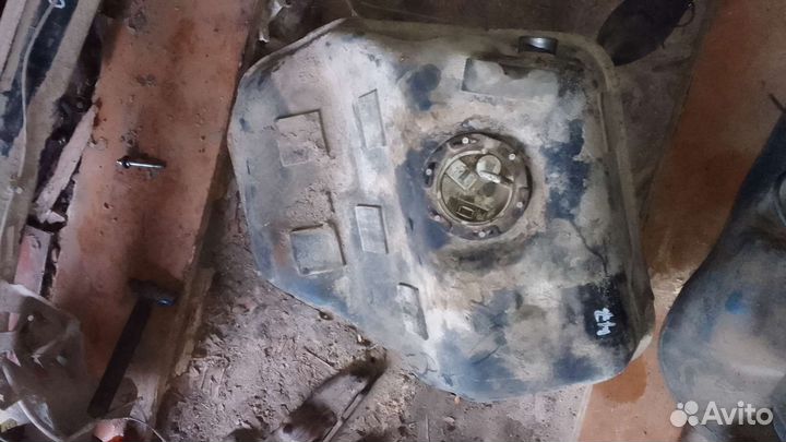 Бензобак audi100