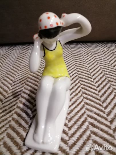 Фарфоровая Статуэтка «Купальщица»