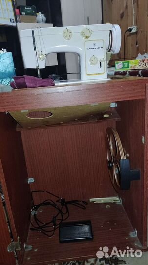 Швейная машина Чайка 142м