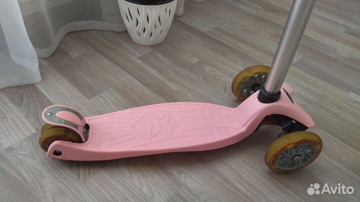 Самокат детский со светящимися колесами