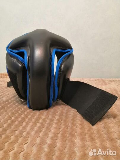 Шлем защитный для единоборств