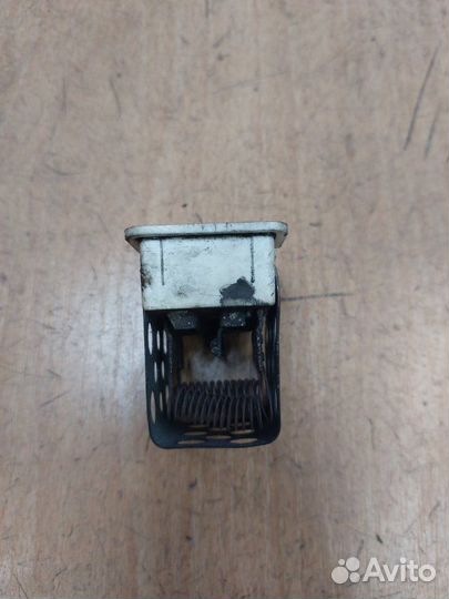 Резистор печки Opel Astra H универсал Z13DTH 2006