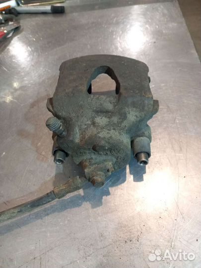 Передний суппорт Audi A3 8L