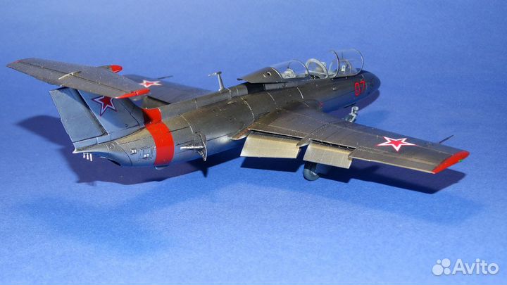 Модель самолёта 1/48 Л-29 