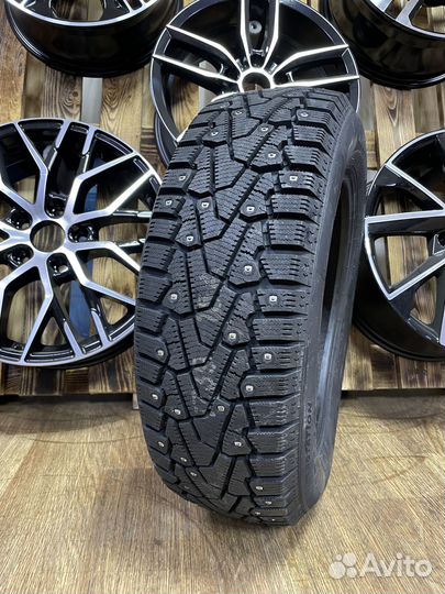 Pirelli Ice Zero 215/65 R17 103T