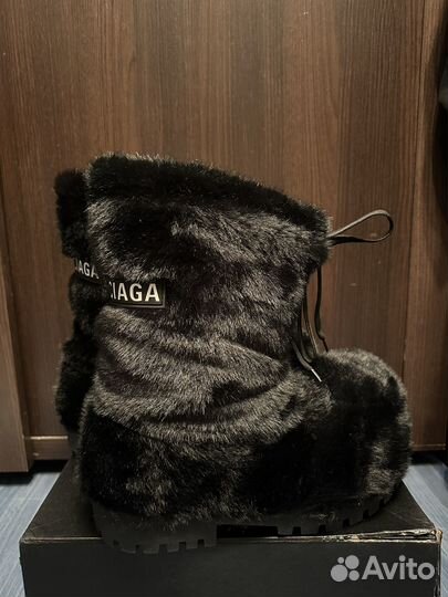 В наличии Balenciaga alaska furr boots